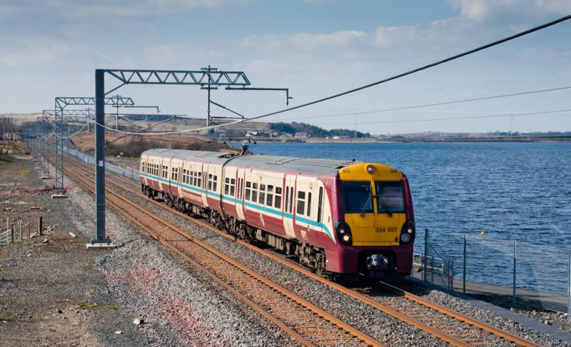 334027 heading east past Hillend reservoir.: 334027 passing the reservoir at 12.37 on 24 March 2011 Photo of 334027 heading east past Hillend reservoir.