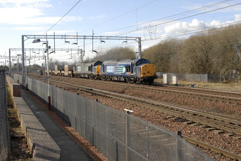 37601 & 37229 @ NEWTON: 37601 & 37229 WITH 3 NUCLEAR FLASKS FROM HUNTERSTON PASSING NEWTON ON 23 MARCH 2011 HAVING REVERTED BACK TO WEDNESDAYS FROM FRIDAYS. Photo of 37601 & 37229 @ NEWTON
