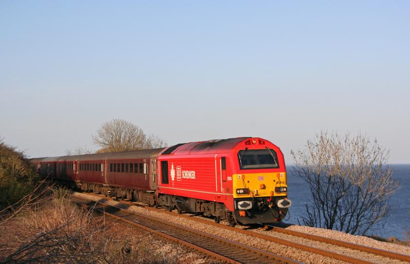 67018 Kinghorn:
67018 skirts the coastline at Kinghorn while working 2G13 1708 Edinburgh to Edinburgh on 16th April 2010 Photo of 67018 Kinghorn