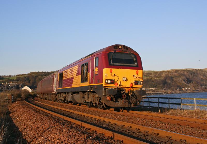 67026 Burntisland:
67026 rounds the bend on approach to Burntisland while working 5L70 Cardenden to Millerhill on 16th April 2010 Photo of 67026 Burntisland