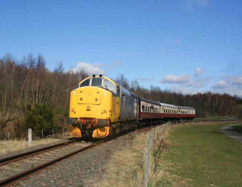 37906 Kinneil:
37906 has just left Kinneil halt while working the 1400 Bo'ness to Manuel on 27th March 2011, on a day 37906 worked 4 return trips on the line Photo of 37906 Kinneil