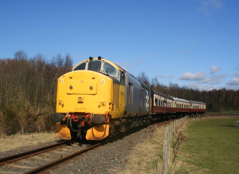 37906 Kinneil:
37906 has just left Kinneil halt while working the 1400 Bo'ness to Manuel on 27th March 2011, on a day 37906 worked 4 return trips on the line Photo of 37906 Kinneil