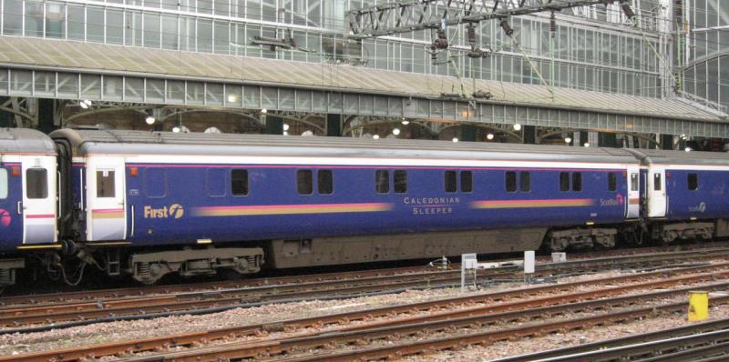 Sleeper coach - gold stripe: Mk3 sleeper 10689 in First livery - the only one with a gold stripe.
A wheelchair accessible berth and toilet are at the left hand end of this coach.
(Glasgow Central, 1st Sept 2007) Photo of Sleeper coach - gold stripe