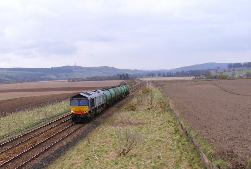 66413: 66413 with 6D50 Inverness - Mossend hauling 8 TTA tanks at Forteviot 28-03-11 Photo of 66413
