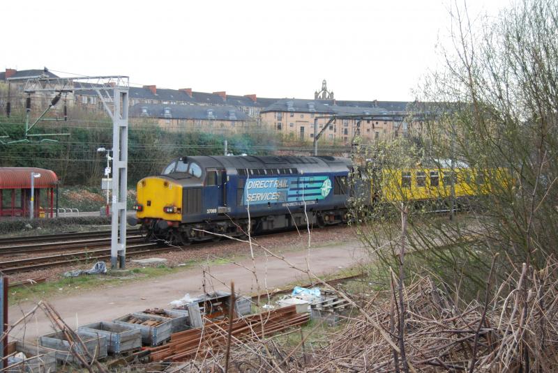 1Q18 Comes of Muirhose Junction: Original picture of 1Q18 at Muirhouse North Junction on its way back to Mossend after its efforts around Glasgow Photo of 1Q18 Comes of Muirhose Junction