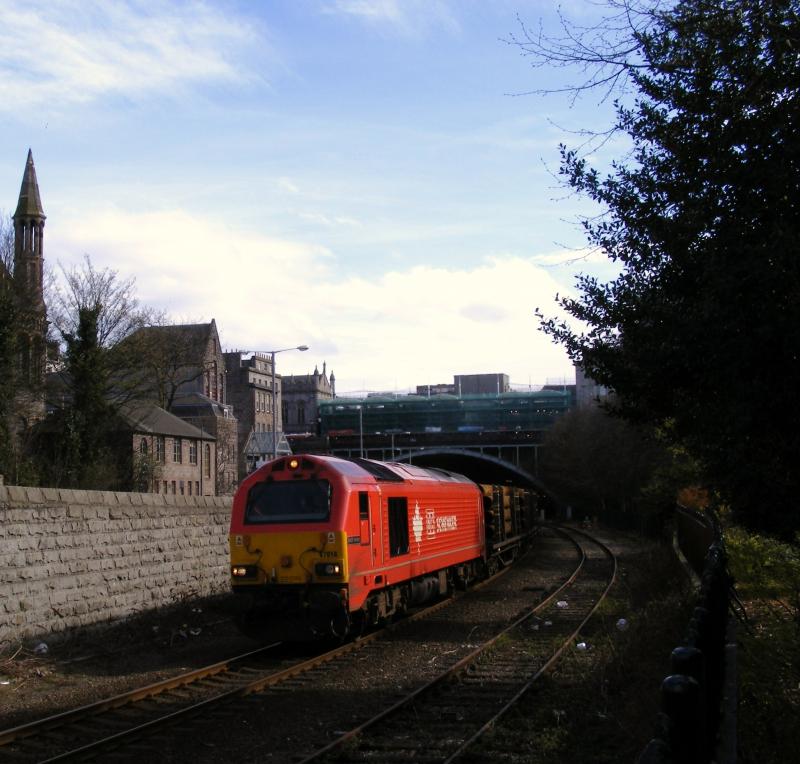 67018: 67018 powers up Union Terrace Gardens while working 6Z03 Mossend - Dyce Raiths Farm hauling 13 Loaded BTAs Photo of 67018