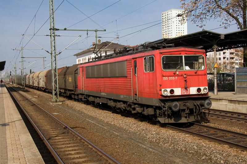 155 055-7 passes Langen with mixed freight 25/03/11: 155 055-7 heads away from Frankfurt and passes through Langen with a mixed freight at 14:30 25/03/11 Photo of 155 055-7 passes Langen with mixed freight 25/03/11