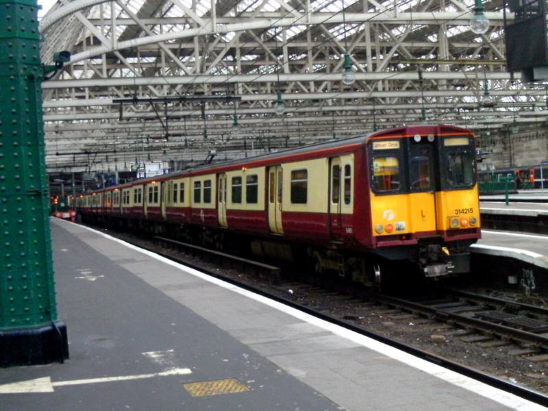 314215: 314215 leads 314201 at Glasgow Central with the 1516 departure on the Cathycart Circle on Tuesday 5th April 2011. Photo of 314215