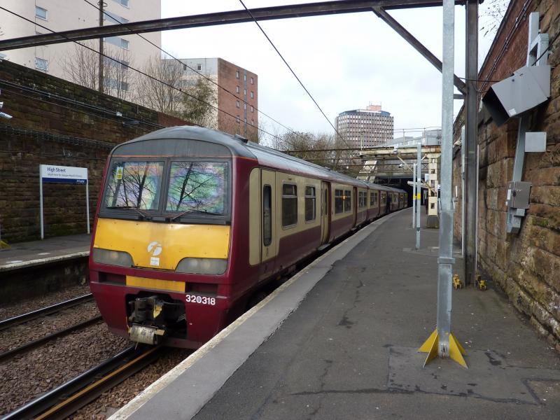 320318: 320318 at Glasgow High Street on 7 March 2011. Photo of 320318