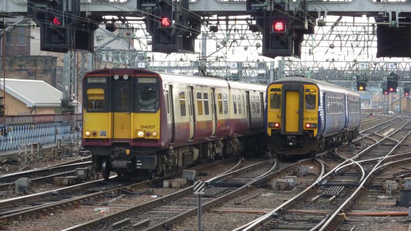 314207: 314207, 156507 Glasgow Central on March 7 2011. Photo of 314207