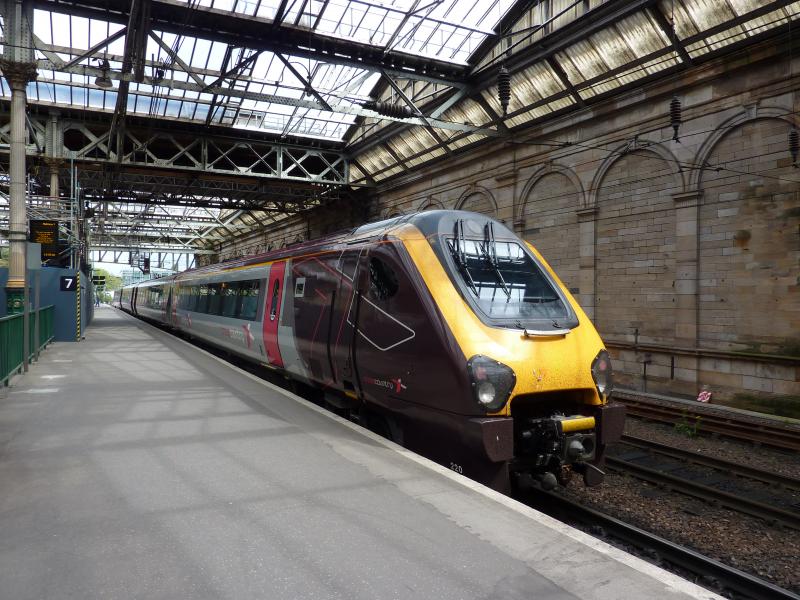 220034: 220034 at Edinburgh Waverly on 28.05.2010 Photo of 220034