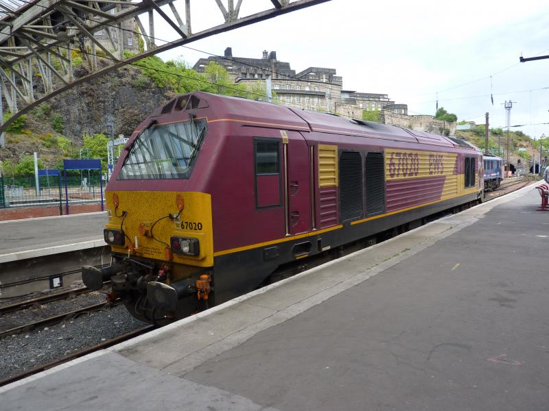 67020: EWS 67020 at Edinburgh Waverly on 28.05.2010. Photo of 67020