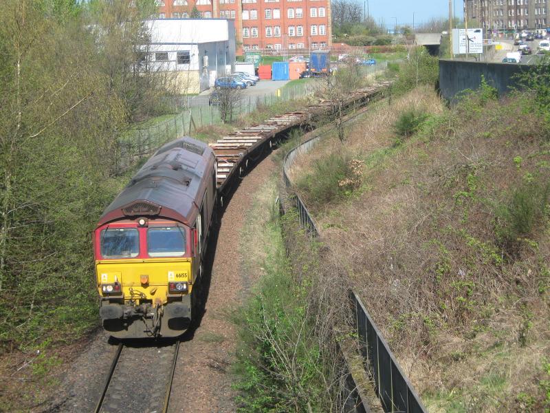 6e02: Passing Baileyfield 1300 Hours Fri 8 Apr 2011 Photo of 6e02