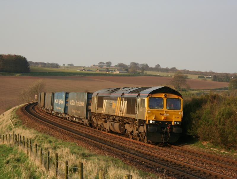 66434 4N83 Inverkeilor:
66434 working 4N83 Aberdeen to Grangemouth intermodal near Inverkeilor Photo of 66434 4N83 Inverkeilor