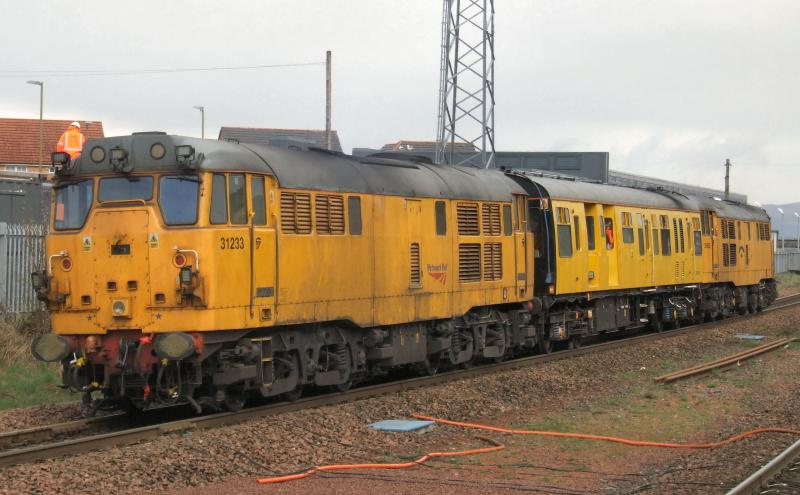 31602 & 233 with 2Q88 at Larbert North: 31602 & 233 with 2Q88 at Larbert North Photo of 31602 & 233 with 2Q88 at Larbert North