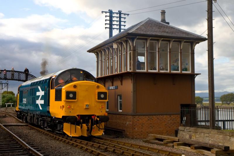 Photo of 37025 at Bo'ness