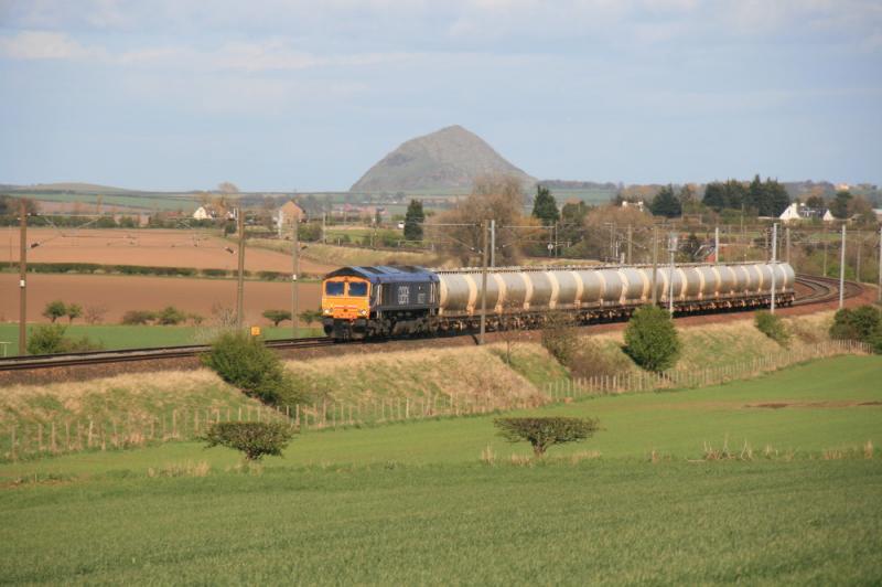 66727 on Alcans: 66727 on 6S45 11.52 North Blyth to Fort William passing Ballencrieff on 12/04/2011 Photo of 66727 on Alcans