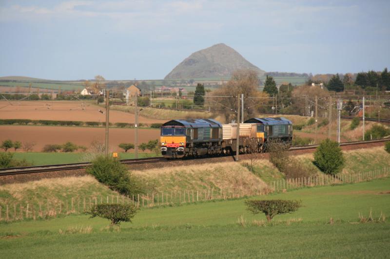 Flasks at Ballencrieff: 66417 leading 66424 on 6M50 15.07 Torness to Carlisle passing Ballencrieff on 12/04/2011 Photo of Flasks at Ballencrieff