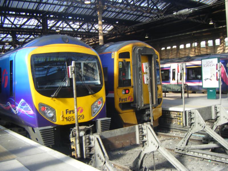 At edinburgh waverley: 185?29 getting ready for the depot Photo of At edinburgh waverley