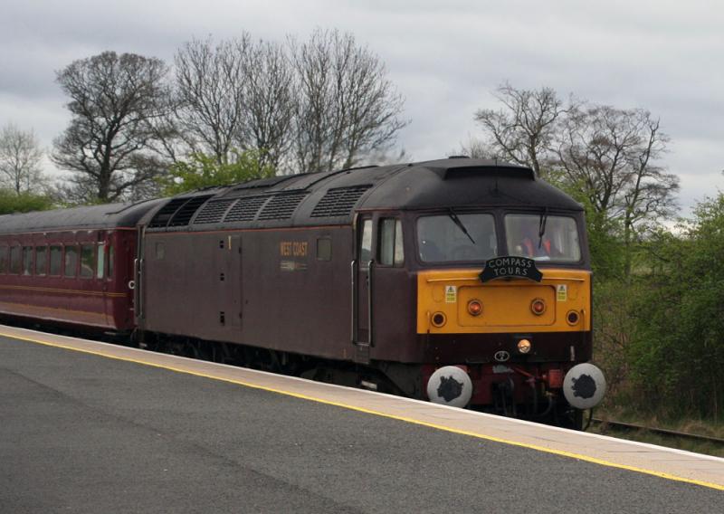 Compass Tours West Coast Class 47: Compass Tours Special easing through Leuchars at 1332 this afternoon Photo of Compass Tours West Coast Class 47