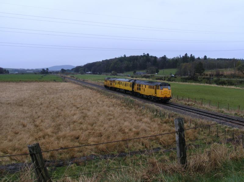 31602 2Q88: 31602 brings up the rear, 2Q88 Inverness - Inverness via Aberdeen & Waterloo, southbound just north of Keith 13-04-11 Photo of 31602 2Q88