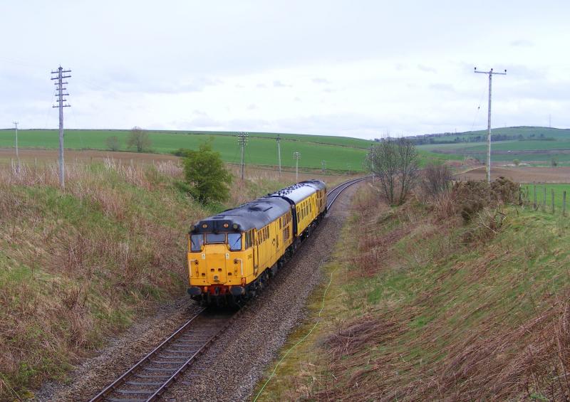 31602 2Q88: 31601 leads the return leg of 2Q88 Inverness - Inverness via Aberdeen & Waterloo northbound at Harlaw, just north of Inverurie 13-04-11 Photo of 31602 2Q88