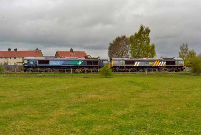 0Z21 Grangemouth - Carlisle: 66426 + 66304, climb uphill from Grangemouth on 0Z21 working to Carlisle. Photo of 0Z21 Grangemouth - Carlisle