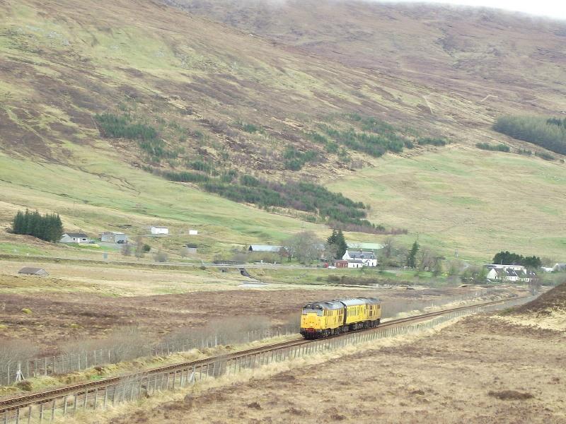 31602_31233: 31602 / 31233 climb away from Achnasheen with 2Q88, the 08:00 Inverness - Kyle - Inverness track inspection train on 14 APR 2011. Photo of 31602_31233