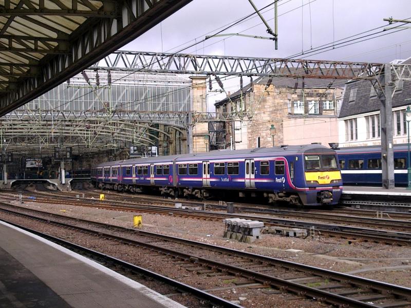 322481: Shortly to be a thing of the past at Glasgow Central 322481 leaves with the 1514 departure to North Berwick on Thursday 14th April 2011. Photo of 322481