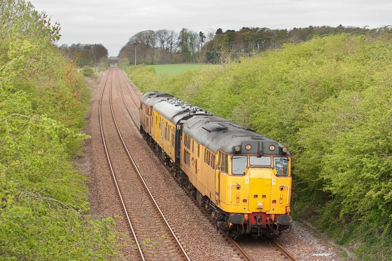 Q on the chord: 31602 leads the 2Q88 Millerhill - Millerhill test train past Winchburgh on the little used Dalmeny - Winchburgh chord on 16 April 2011. 31233 is on the rear Photo of Q on the chord