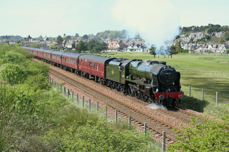 46115 1Z28 Monifieth:
46115 'Scots Guardsman' powers through Monifieth on the Edinburgh to Inverness leg of the Great Britain IV Photo of 46115 1Z28 Monifieth
