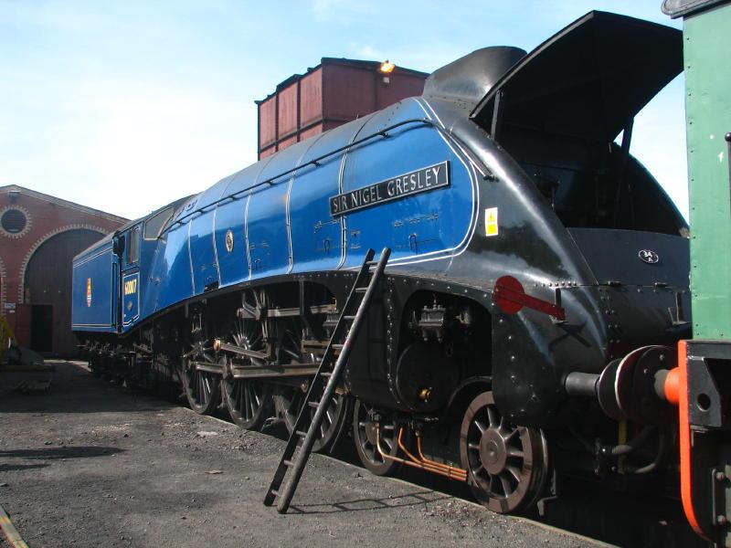 60007 on shed at Bo'ness: A4 60007 'Sir Nigel Gresley' stabled at Bo'ness on 17 April 2011 Photo of 60007 on shed at Bo'ness