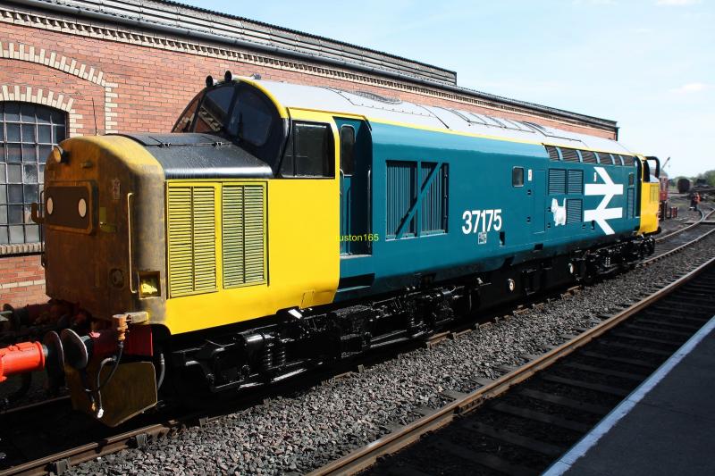 37175: 37175 sits in Boness station loop on a sunny sunday morning. Photo of 37175