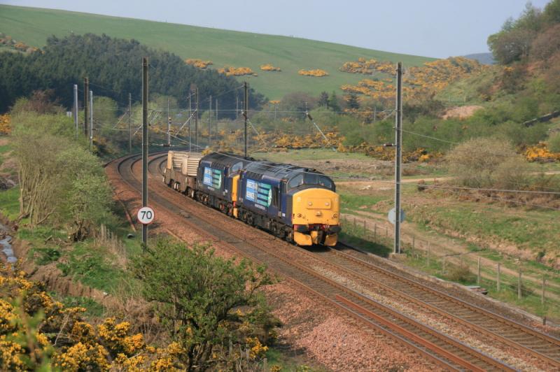 6M50 at Penmanshiel: 37682 + 37688 on 6M50 15.07 Torness to Carlisle passing Penmanshiel on 19/04/2011 Photo of 6M50 at Penmanshiel