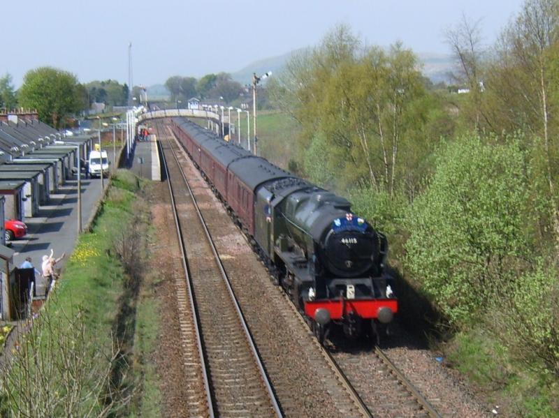 1Z42 GBIV 46115: Scots Guardsman gets cheery waves from lineside residents as it passes through a sunny Kirkconnel on its way south today. Photo of 1Z42 GBIV 46115