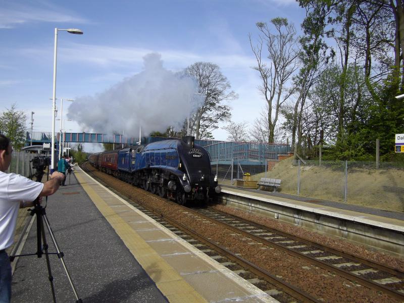 60007: 60007 passing through Dalgety Bay on SRPS Railtour on Sunday 24 April 2011 Photo of 60007