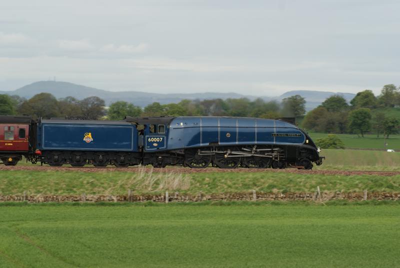 60007 Sir Nigel Gresley: After leaving Linlithgow 60007 running ECS to form the afternoon SRPS Fife Circle Railtour passing Philipstoun Photo of 60007 Sir Nigel Gresley