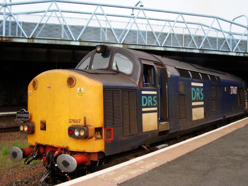 37607 : 1Z23 at larbert 25/04/11 Photo of 37607