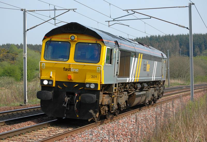 66301 heads for Grangemouth at Cartland on Good Friday 2011: Photo of 66301 heads for Grangemouth at Cartland on Good Friday 2011