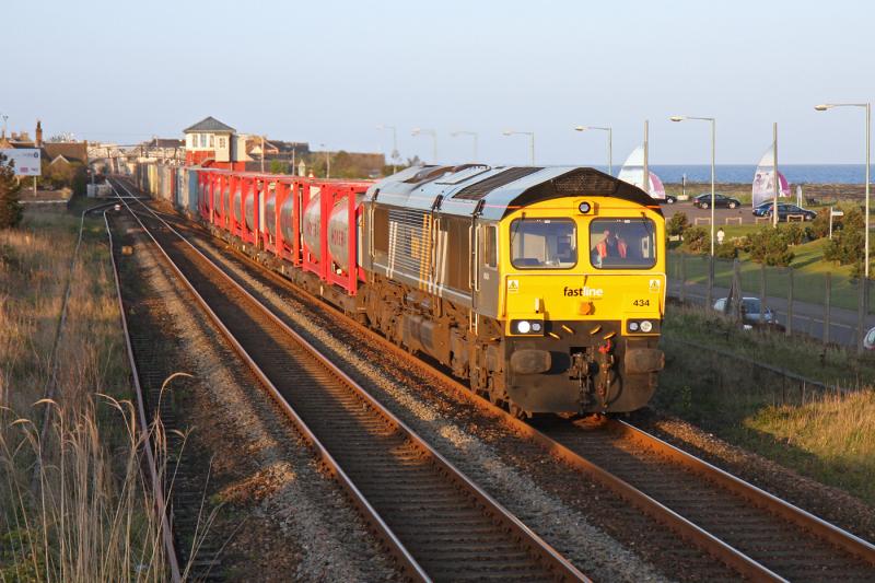 Fastline and Hoyer tanks: On Wednesday 27th April- Fastline liveried 66434 heads south through Carnoustie with 4N83 Craiginches to Grangemouth. Photo of Fastline and Hoyer tanks