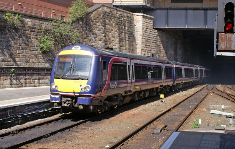170432: 170432 enters platform 2 at Glasgow Queen Street with a service from Edinburgh Photo of 170432