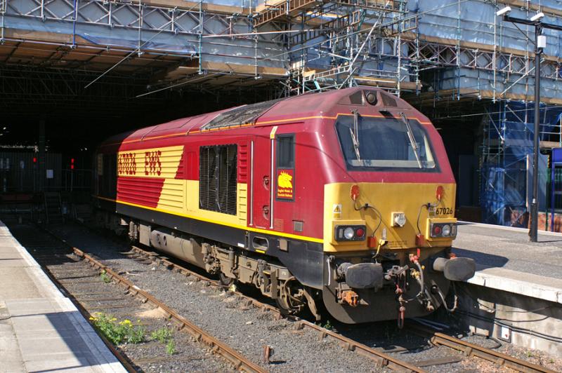 67026: 67026 sits in the morning sunshine in the Motorail Bays at Edinburgh Waverley Photo of 67026