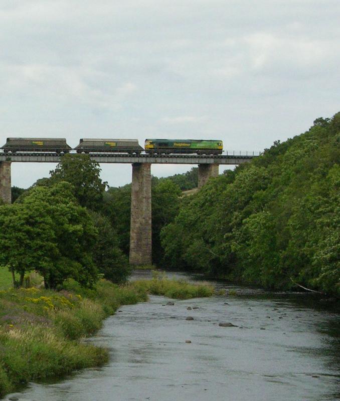 enterkine viaduct: Shanks liveried 66/5 heads for Killoch and runs over the Enterkine Viaduct Photo of enterkine viaduct