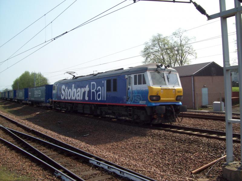 92017 on tesco train: carstairs 22 april 2011 Photo of 92017 on tesco train