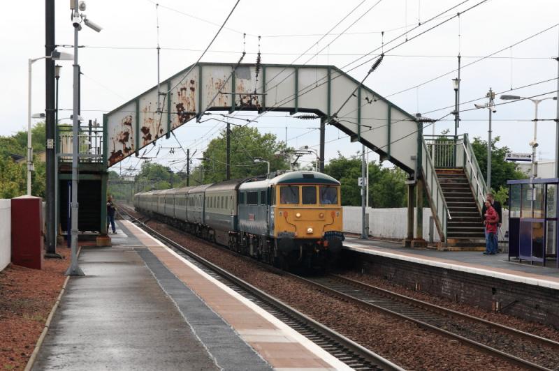 86101 at Slateford: 86101 passing through Slateford on 1Z86 05.35 Watford Jct to Edinburgh on 06/05/2011 Photo of 86101 at Slateford