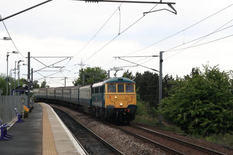 86101 at Newcraighall: 86101 passing through Newcraighall on 5Z86 12.19 Edinburgh to Millerhill on 06/05/2011. Electric locos are rare on this line. Photo of 86101 at Newcraighall