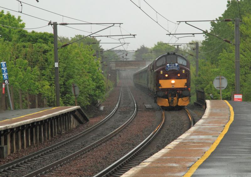 1Z55 37676/37706 approach Troon 7/5/11: Photo of 1Z55 37676/37706 approach Troon 7/5/11