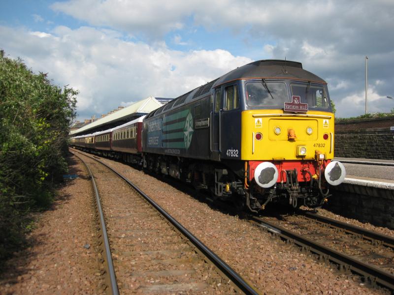 47832 at Dundee: 47832 ready to depart Dundee with 1Z24 'Northern Belle' for York. 07-05-2011. Photo of 47832 at Dundee