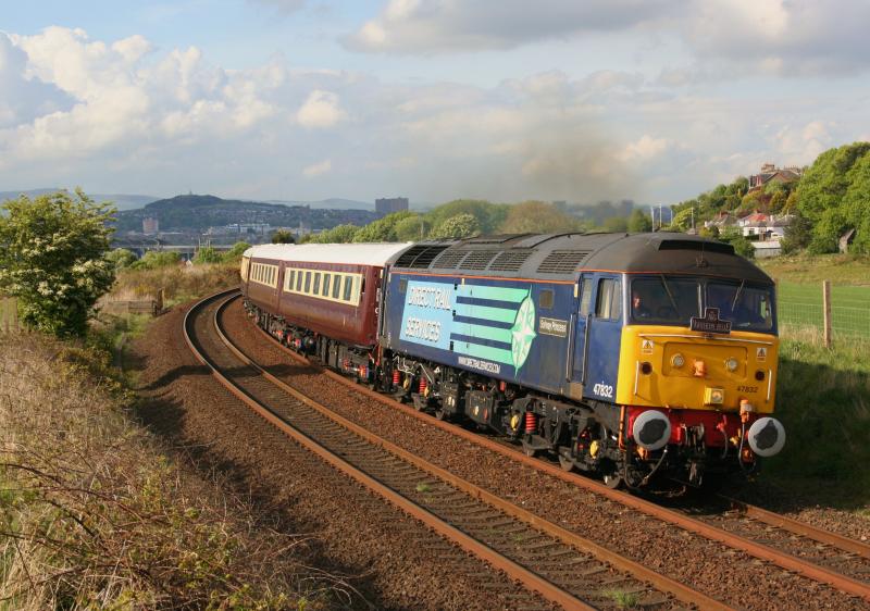 47832 Northern Belle 06/05/11 Wormit:
47832 leads 1Z24 Dundee to Darlington Northern Belle off the Tay Bridge and past Wormit on 6th May 2011 Photo of 47832 Northern Belle 06/05/11 Wormit