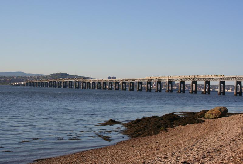 66614 6B32 Tay Bridge 03/05/11:
66614 crosses the Tay Bridge on 3rd May 2011 with 6B32 Aberdeen Craiginches to Oxwellmains cement empties Photo of 66614 6B32 Tay Bridge 03/05/11